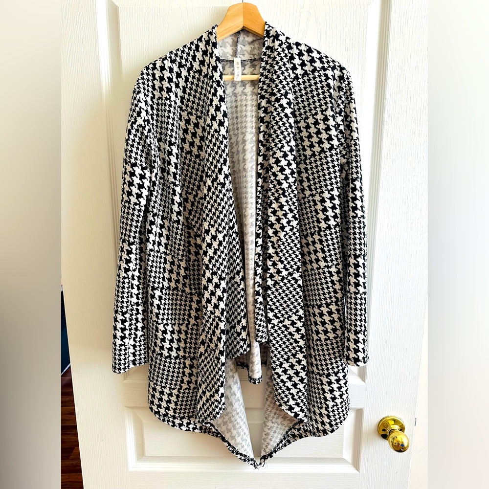 Houndstooth Asymmetrical Hem Open Front Cardigan- Medium
